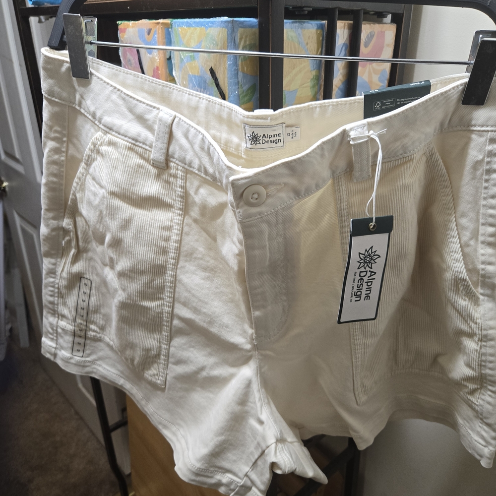 Alpine Design Women's Tan Cargo Shorts